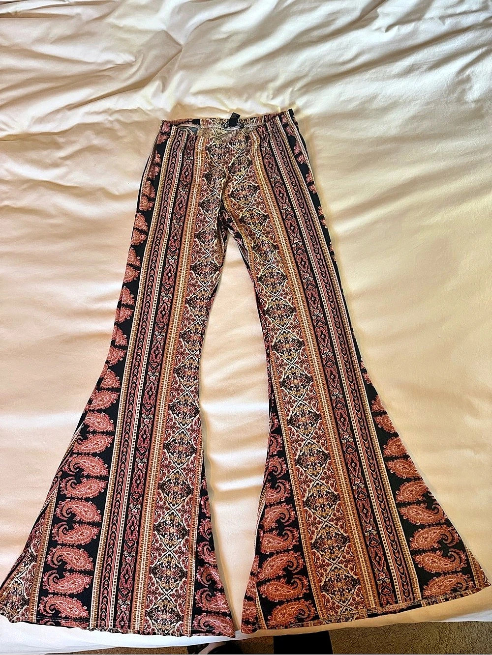 Forever 21 Paisley Flare Pants in Black & Red Large Like New